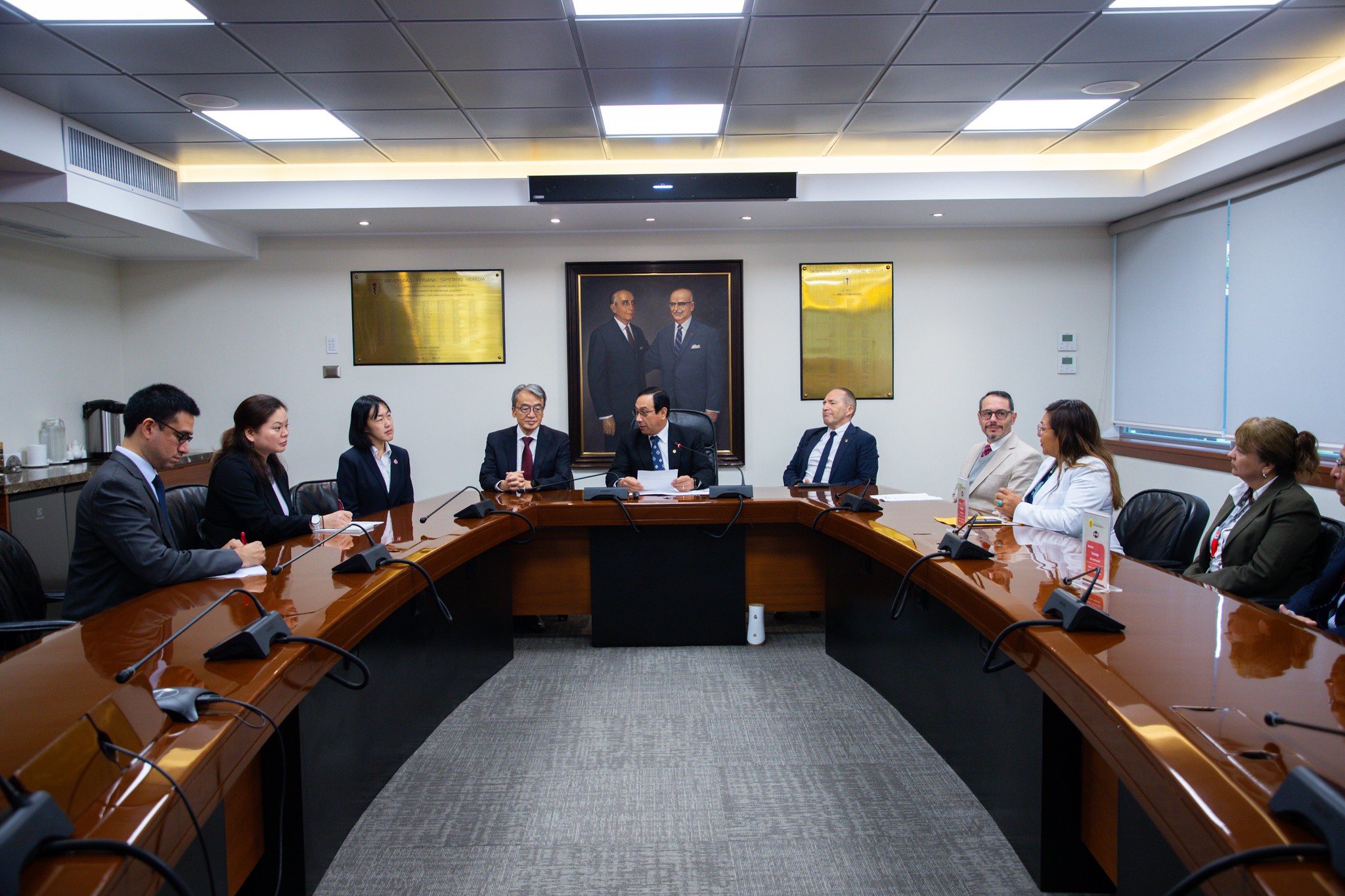 INSM fortalece lazos con Japón en encuentro diplomático y académico en la Universidad Peruana Cayetano Heredia