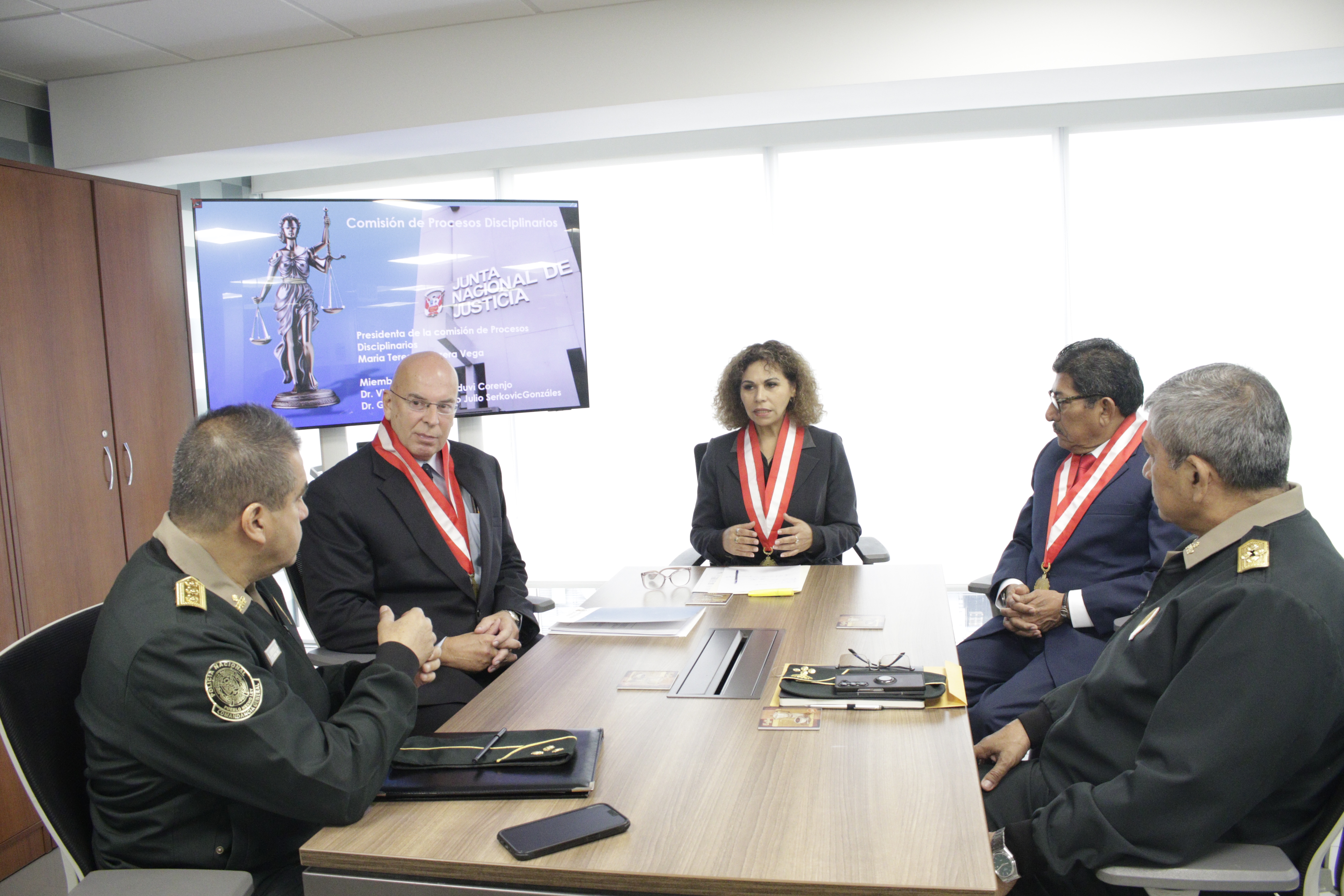 JNJ se reunió con altos mandos de la PNP por operativos contra el crimen organizado
