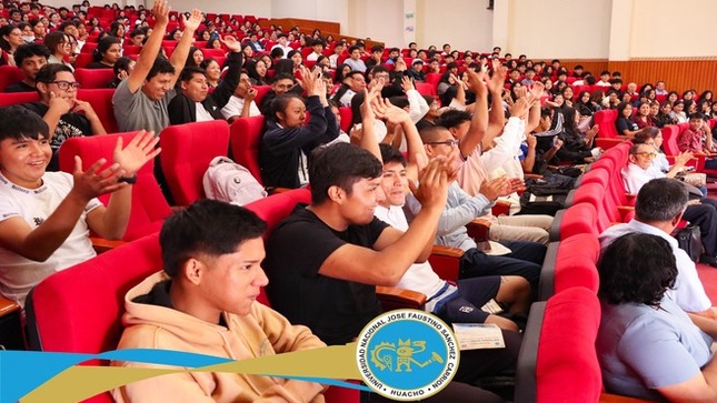 Autoridades de la Facultad de Educación dieron la bienvenida a los cachimbos faustinianos del semestre académico 2025-I.