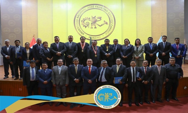 La Facultad de Derecho y Ciencias Políticas celebró su 29° aniversario de creación institucional, en una ceremonia central que reunió a autoridades, docentes, egresados y estudiantes.