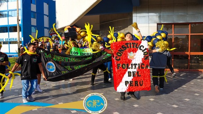 Continuando con las actividades por el 29° aniversario de la Facultad de Derecho y Ciencias Políticas se realizó un colorido y emotivo pasacalle por el campus universitario.