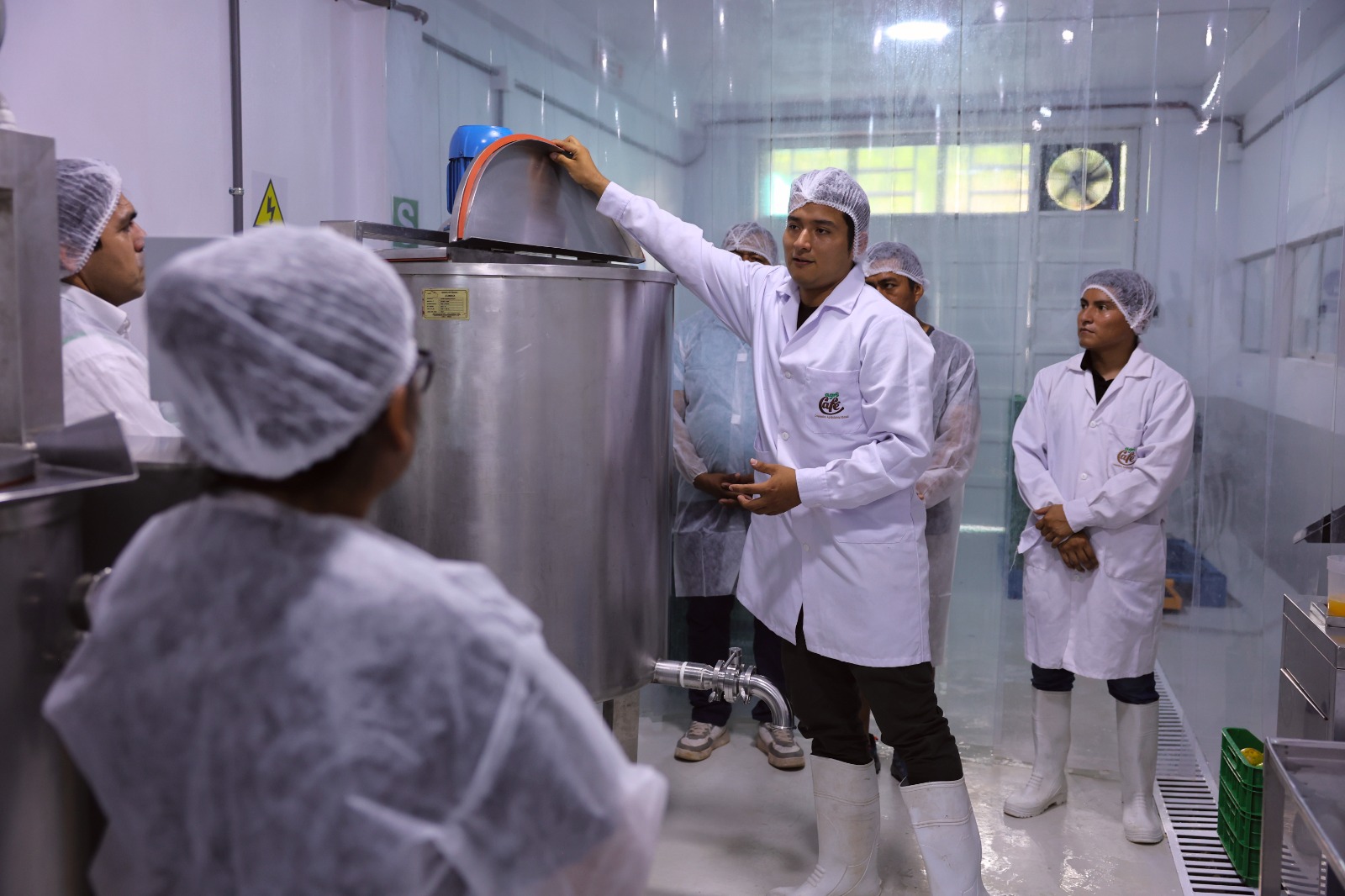 Modulo renovado para procesar cítricos fortalece economía lícita de 247 familias en Junín