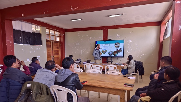 Servidores de la Unidad Ejecutora participando de la capacitación