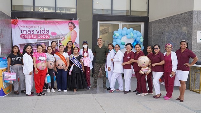 FOTO FERIA EDUCATIVA PROMUEVE LA SALUD MATERNA EN LA SEMANA DE LA MATERNIDAD SALUDABLE 2025