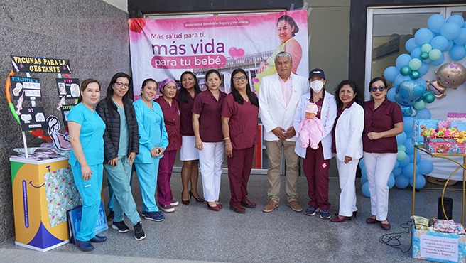 FOTO FERIA EDUCATIVA PROMUEVE LA SALUD MATERNA EN LA SEMANA DE LA MATERNIDAD SALUDABLE 2025