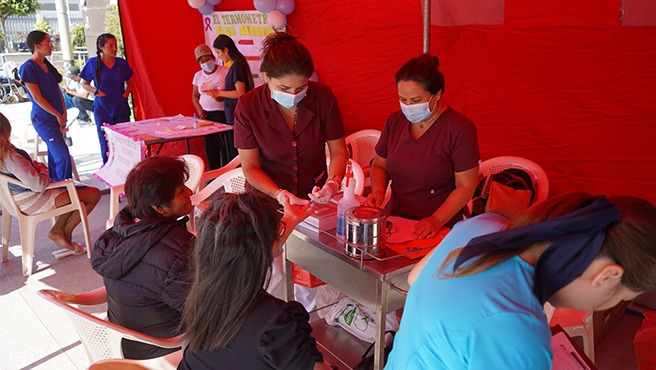 FOTO FERIA EDUCATIVA PROMUEVE LA SALUD MATERNA EN LA SEMANA DE LA MATERNIDAD SALUDABLE 2025
