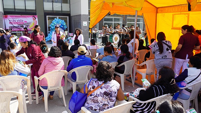 FOTO FERIA EDUCATIVA PROMUEVE LA SALUD MATERNA EN LA SEMANA DE LA MATERNIDAD SALUDABLE 2025