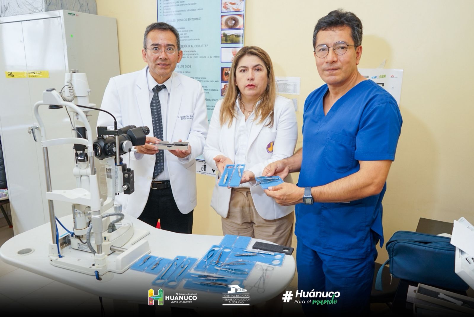 doctores del hospital de tingo maria recibiendo instrumental quirurgico para el servicio de oftalmologia, por parte de la directora del hospital regional Hermilio Valdizán