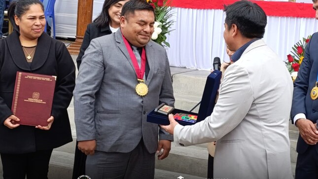 Santa Cruz de Flores recibe reconocimiento por su compromiso con la inclusión y el desarrollo social