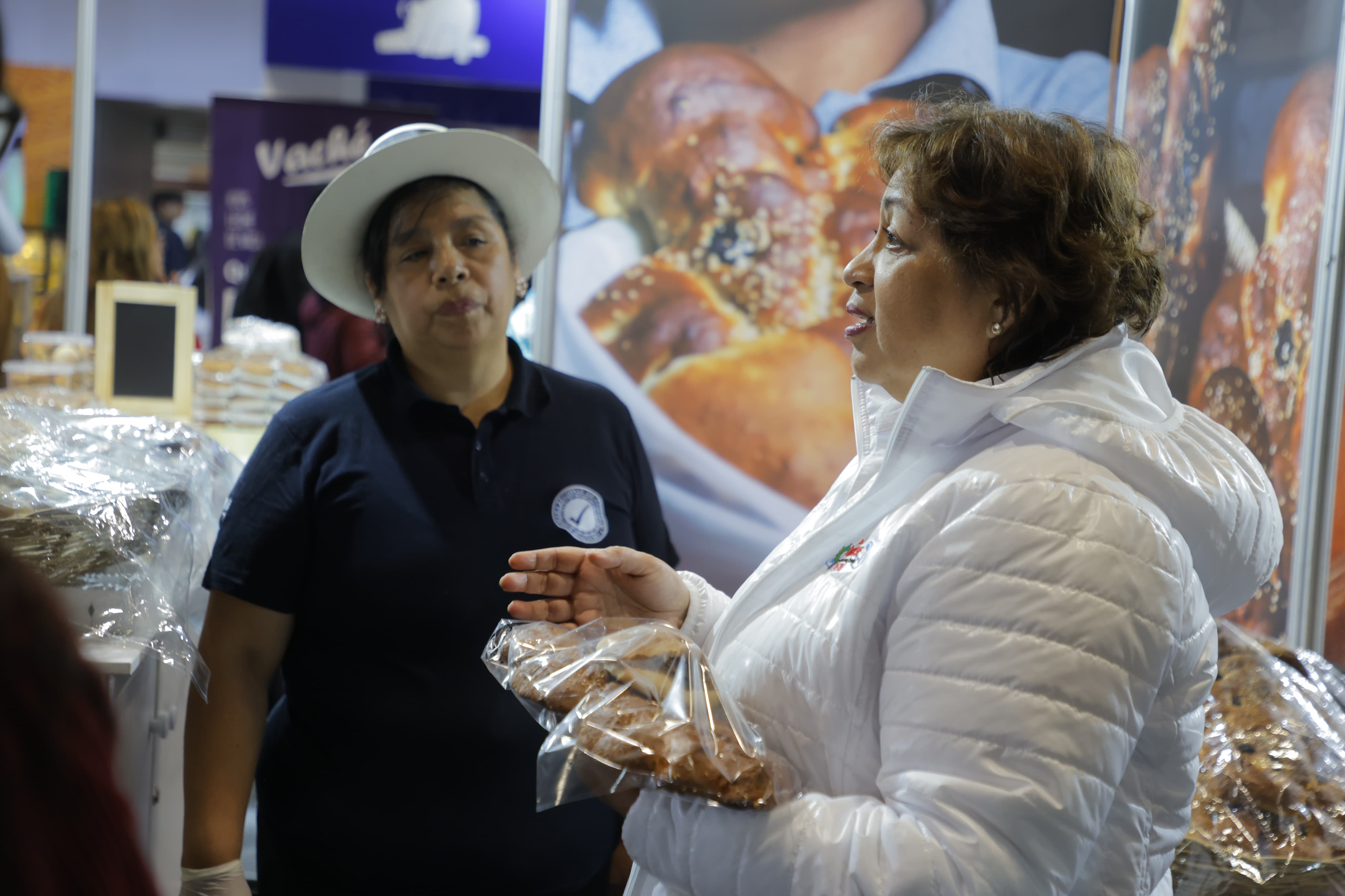 Ministra Fanny Montellanos visitó  el III Salón del Queso Peruano 2025 y resaltó empoderamiento económico de mujeres productoras