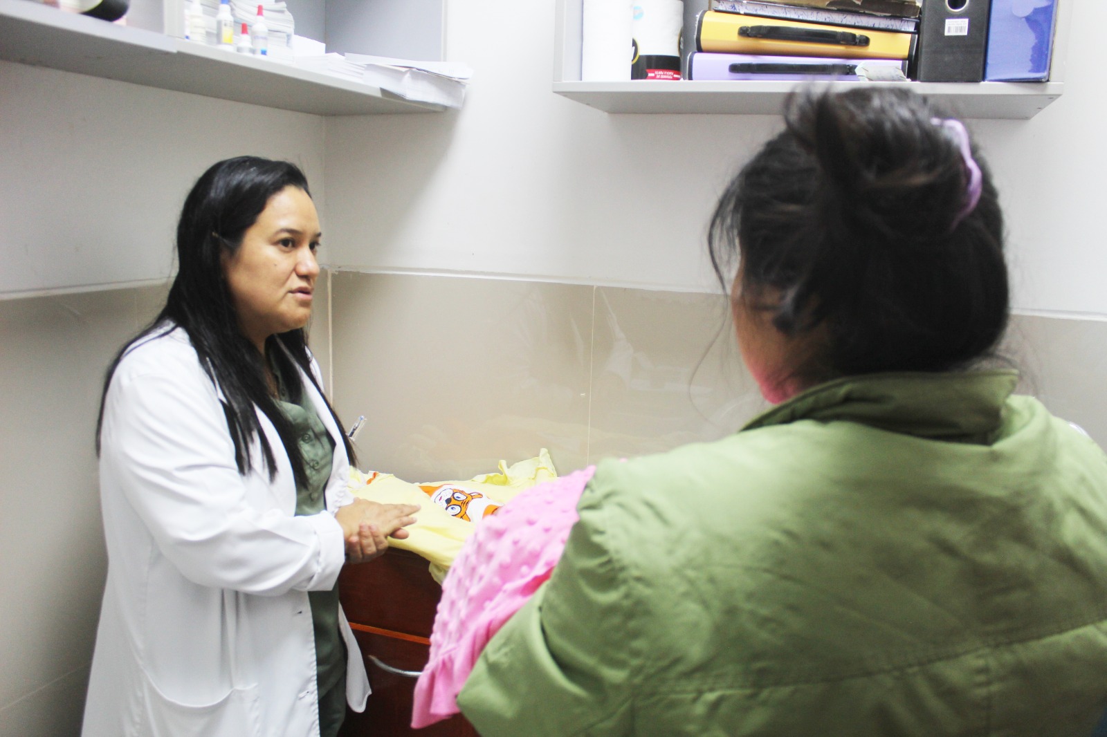 Especialistas del Hospital II-2 Sullana practican operación compleja a gemela prematura y logran que recupere la visión