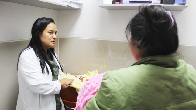 Especialistas del Hospital II-2 Sullana practican operación compleja a gemela prematura y logran que recupere la visión