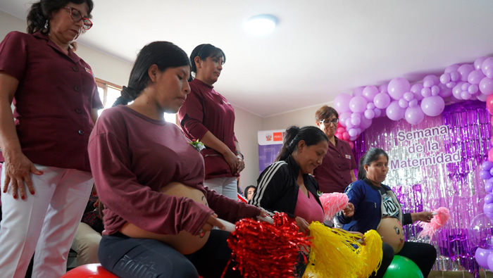 ¡Reinas de la salud! Futuras mamitas desfilaron durante la Semana de la Maternidad Saludable 2025