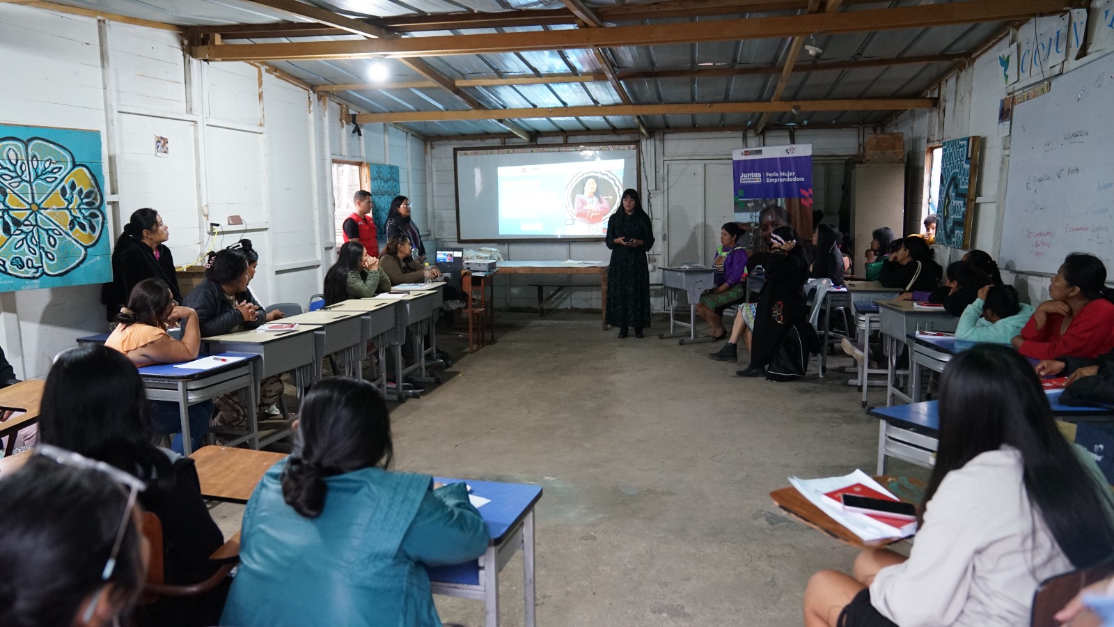 MIMP  impulsa  "Jueves de Emprendedoras"  en la Comunidad Shipibo-Konibo de Cantagallo