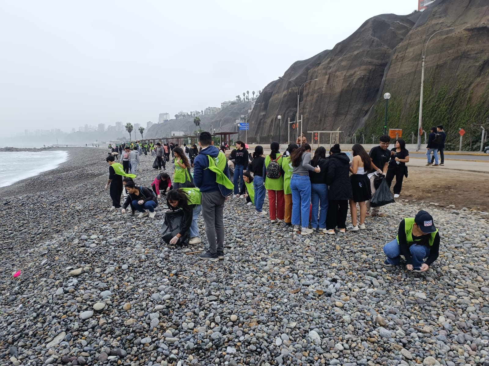 Limpieza de Playas en Barranco