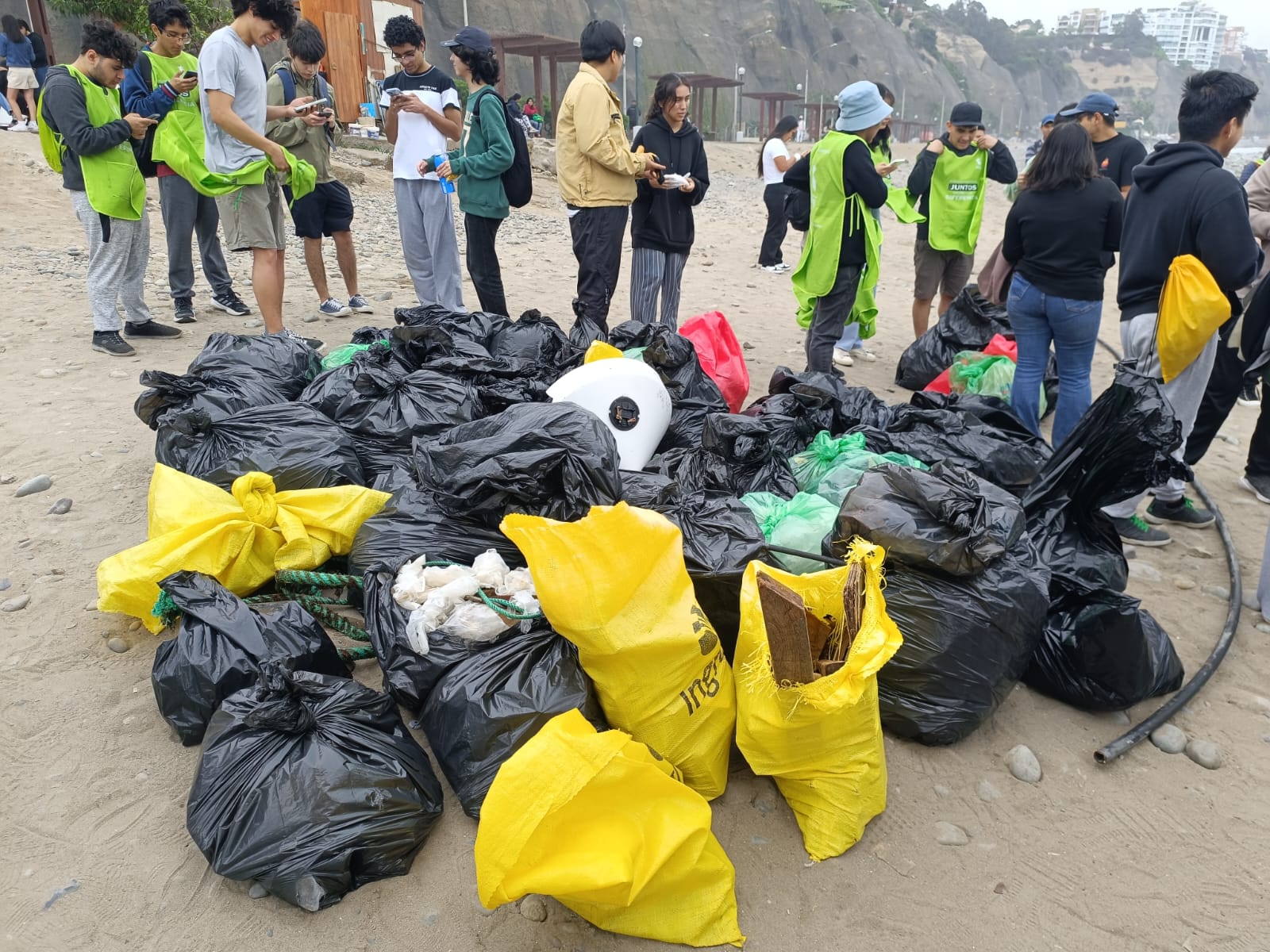 Limpieza de Playas en Barranco