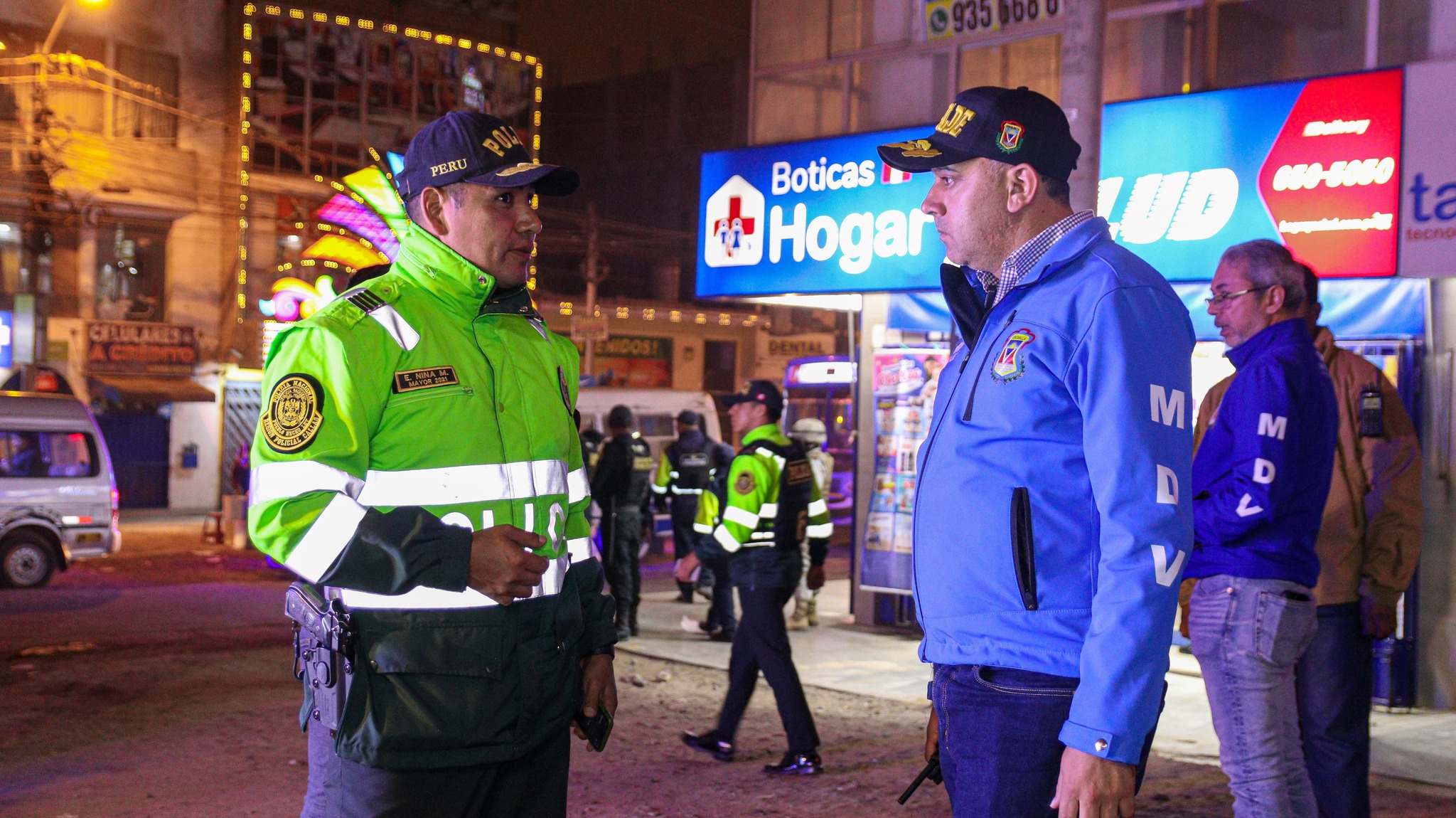 🚔 En un operativo inopinado con la PNP y FFAA en Pachacútec, se capturó a 3 sujetos armados, reafirmando el compromiso con la seguridad y el orden en nuestro distrito. 🛡️