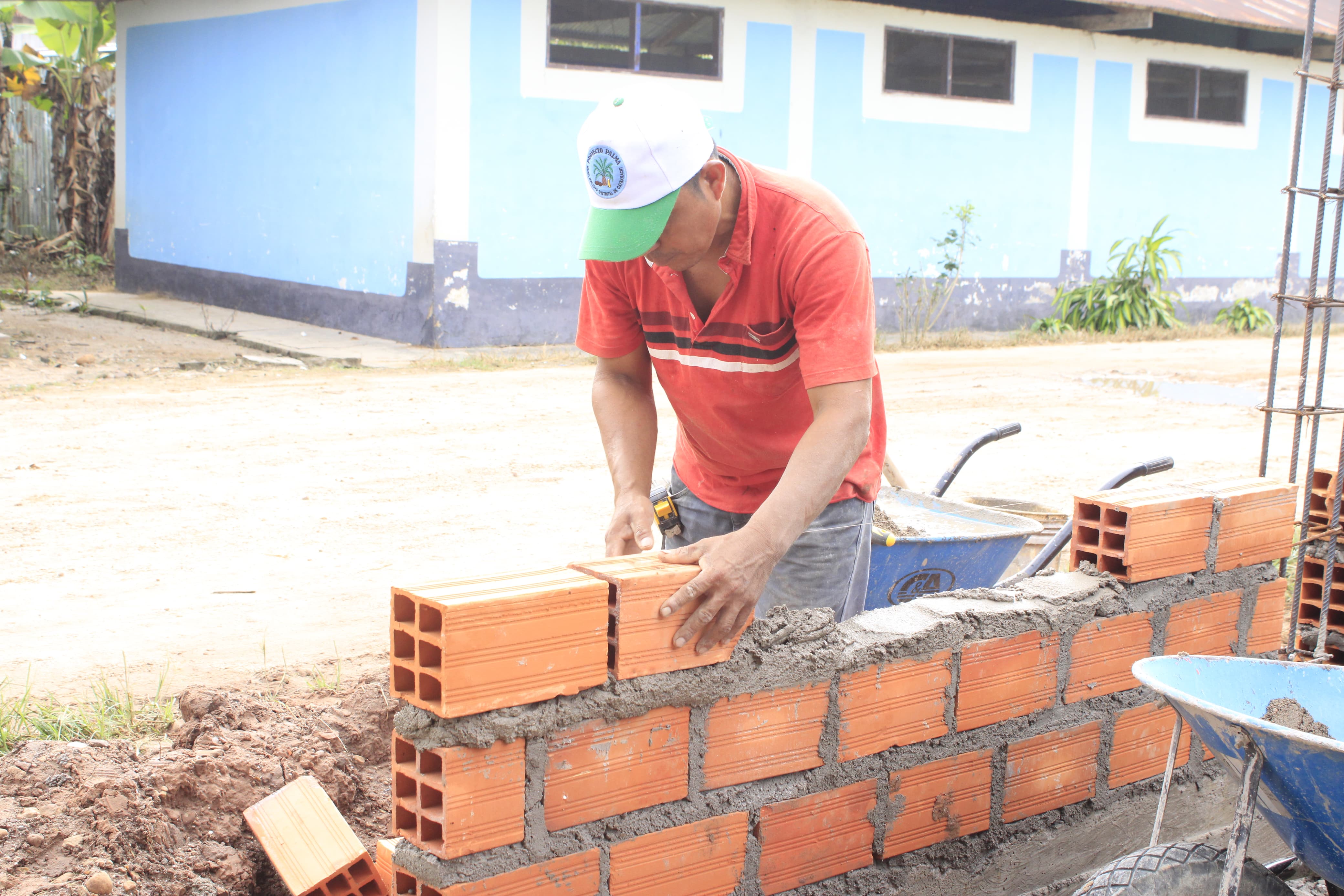 maestro de obras trabjando