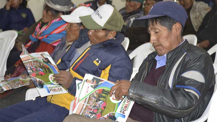 Personas sentadas 