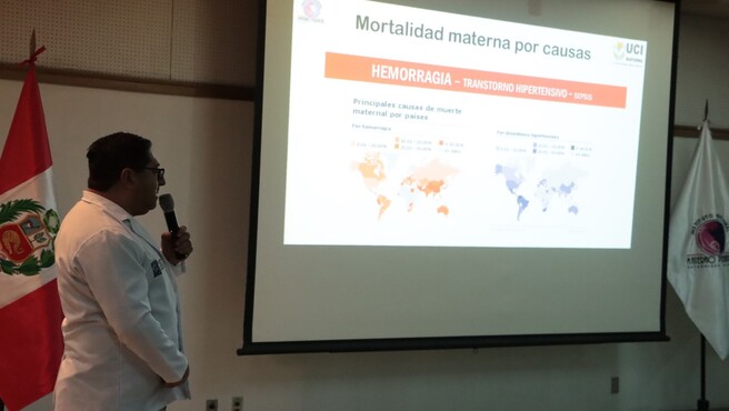 Archivo jpg muestra al Dr. Díaz exponiendo sobre mortalidad materna