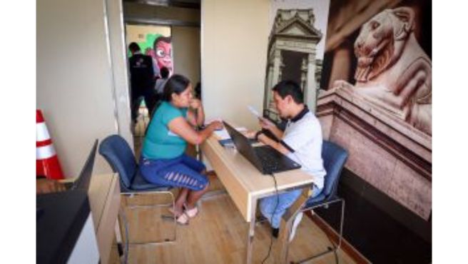 El asistente jurisdiccional Henry Bravo del Primer Juzgado de Paz Letrado ingresó las demandas de alimentos y brindó orientación legal