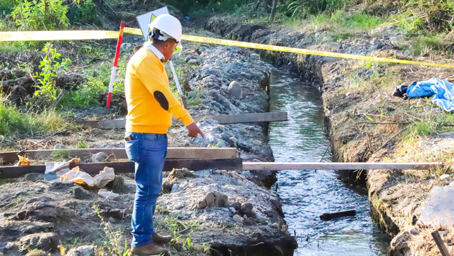 ¡Alcalde supervisa avance de la planta de tratamiento de aguas residuales en Malcas!