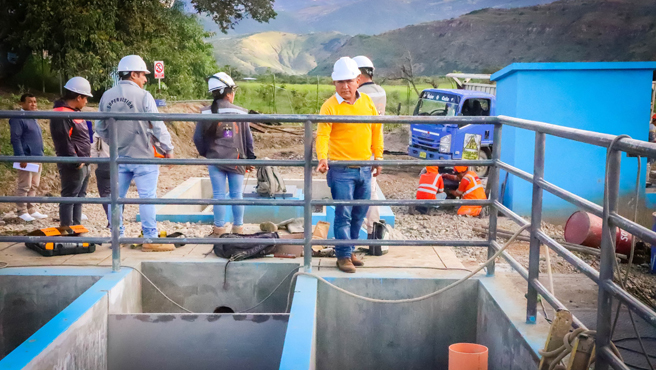 ¡Alcalde supervisa avance de la planta de tratamiento de aguas residuales en Malcas!