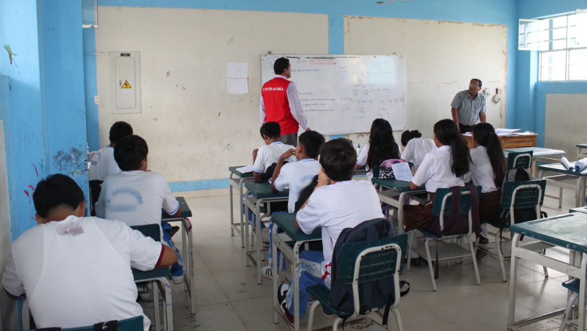 Piura. - La Contraloría General de la República advirtió la falta de contratación de más de 30 docentes en 11 instituciones educativas del distrito de Suyo, en la provincia de Ayabaca, lo cual está afectando a un total de 1003 estudiantes matriculados al no recibir clases de manera regular, pese a que han transcurrido dos meses desde el inicio de las actividades educativas.