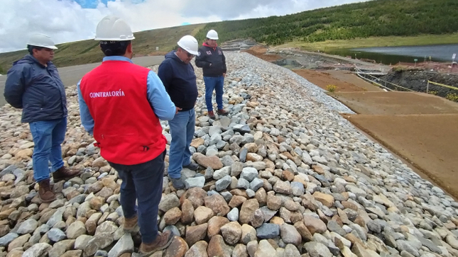 Apurímac. -  La Contraloría General de la República recomendó al Gobierno Regional de Apurímac (GORE Apurímac) que adopte las medidas correctivas que correspondan ante el otorgamiento de buena pro a un postor que ofreció para la ejecución del proyecto de Presa Peruanita (meta 002-2025) una malla de protección distinta al requerido de acuerdo a los requerimientos técnicos.