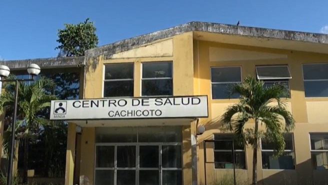 Huánuco.- La Contraloría General de la República detectó que el Nuevo Centro de Salud de Cachicoto, ubicado en el distrito de Monzón de la provincia de Huamalíes, no funciona desde hace más de nueve años por su estado de deterioro y abandono de infraestructura, sistema eléctrico e instalaciones sanitarias. La inoperatividad del local médico de atención primaria genera el riesgo de pérdida de la inversión pública ascendente a los S/ 11 583 585 y la postergación del inicio de prestaciones de servicios de salud perjudica a 6075 habitantes del centro poblado.

