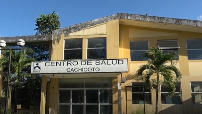 Huánuco.- La Contraloría General de la República detectó que el Nuevo Centro de Salud de Cachicoto, ubicado en el distrito de Monzón de la provincia de Huamalíes, no funciona desde hace más de nueve años por su estado de deterioro y abandono de infraestructura, sistema eléctrico e instalaciones sanitarias. La inoperatividad del local médico de atención primaria genera el riesgo de pérdida de la inversión pública ascendente a los S/ 11 583 585 y la postergación del inicio de prestaciones de servicios de salud perjudica a 6075 habitantes del centro poblado.
