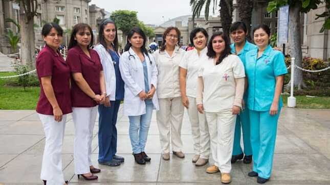 Minsa aprueba lineamientos para la habilitación del doble empleo al profesional de la salud con especialidad