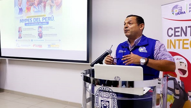 El evento, el cual fue desarrollado por la Direcci贸n de Trabajo, a trav茅s de Formal铆zate Ahora, reuni贸 a destacados ponentes como el Dr. Eduardo Zapata Gallo, el Ing. Enrique Carrasco, la Mg. Nidia Vanessa Coronado y el Ing. Gleidy Holgu铆n, quienes abordaron temas clave para el fortalecimiento de las micro y peque帽as empresas: desde el r茅gimen laboral y la gesti贸n financiera, hasta el empoderamiento y los retos del ecosistema empresarial actual.