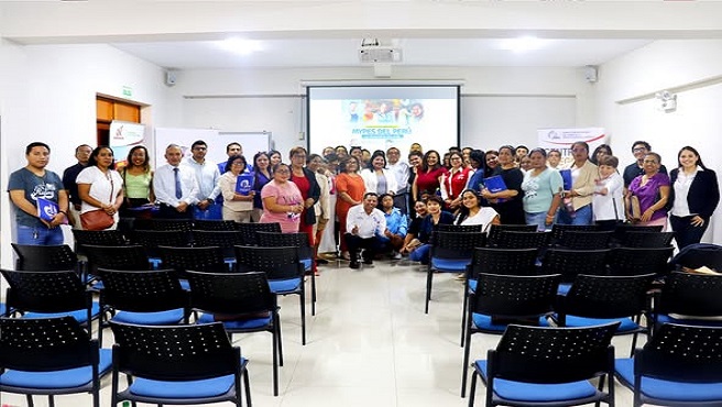 El evento, el cual fue desarrollado por la Direcci贸n de Trabajo, a trav茅s de Formal铆zate Ahora, reuni贸 a destacados ponentes como el Dr. Eduardo Zapata Gallo, el Ing. Enrique Carrasco, la Mg. Nidia Vanessa Coronado y el Ing. Gleidy Holgu铆n, quienes abordaron temas clave para el fortalecimiento de las micro y peque帽as empresas: desde el r茅gimen laboral y la gesti贸n financiera, hasta el empoderamiento y los retos del ecosistema empresarial actual.