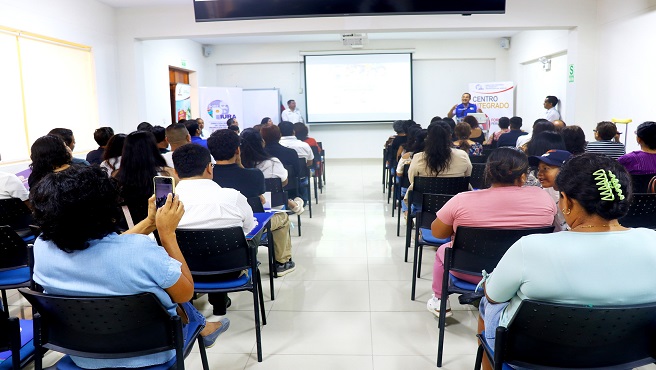 El evento, el cual fue desarrollado por la Direcci贸n de Trabajo, a trav茅s de Formal铆zate Ahora, reuni贸 a destacados ponentes como el Dr. Eduardo Zapata Gallo, el Ing. Enrique Carrasco, la Mg. Nidia Vanessa Coronado y el Ing. Gleidy Holgu铆n, quienes abordaron temas clave para el fortalecimiento de las micro y peque帽as empresas: desde el r茅gimen laboral y la gesti贸n financiera, hasta el empoderamiento y los retos del ecosistema empresarial actual.