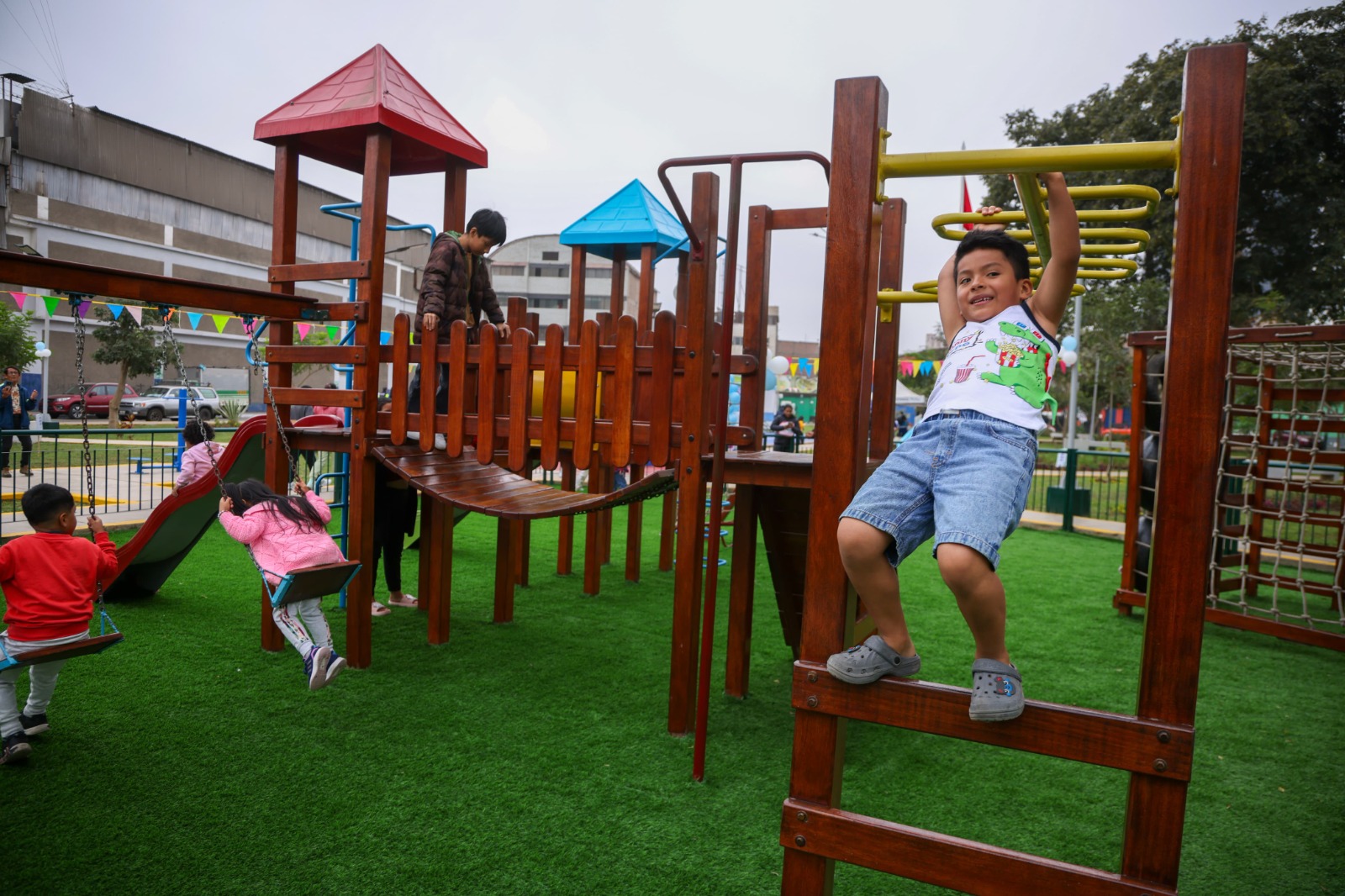 Refacción de los juegos infantiles