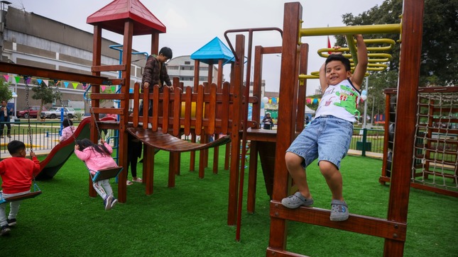 Refacción de los juegos infantiles