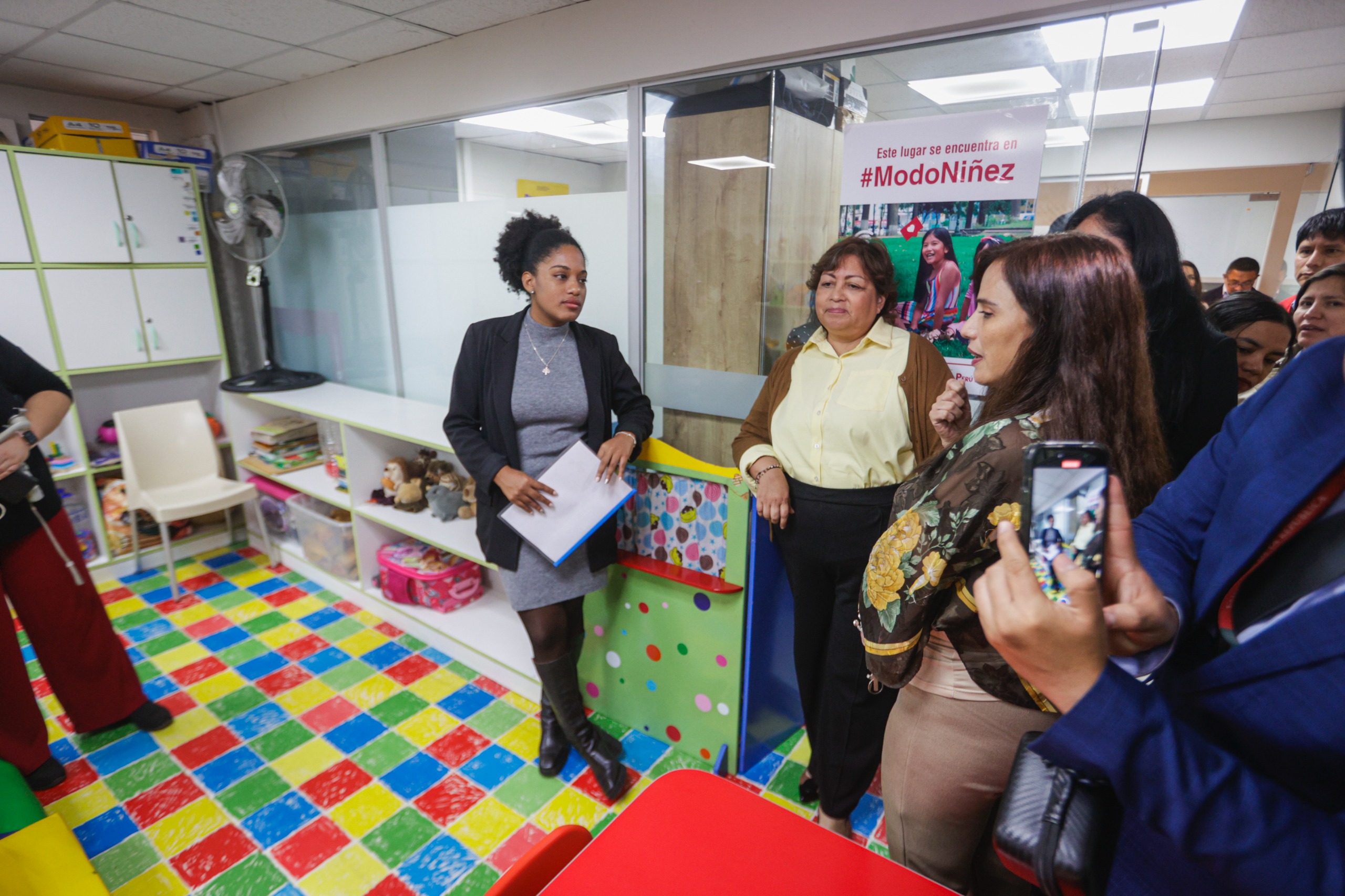 Ministra de la Mujer se reúne con congresista Barbarán para unir esfuerzos y fortalecer la protección de las mujeres