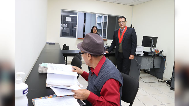 Grata impresión de la comisión por la distribución de los ambientes de la sala de lectura, CEDERT y otras áreas