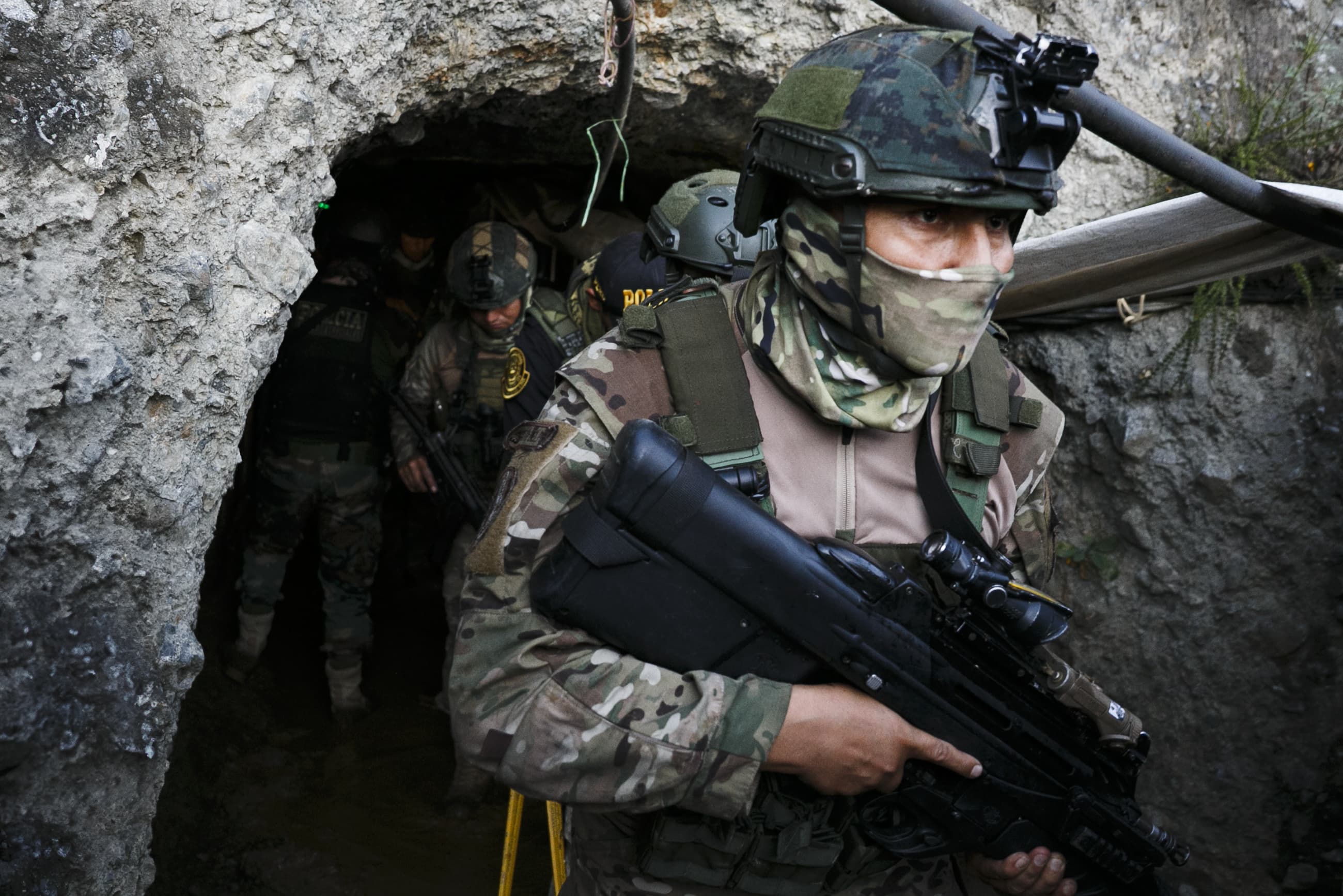 Ministro de Defensa supervisa operativos en Pataz con incautación de explosivos y municiones