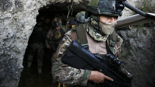 Ministro de Defensa supervisa operativos en Pataz con incautación de explosivos y municiones