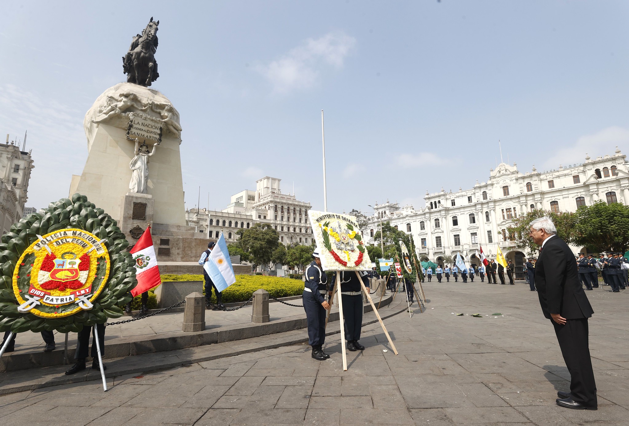 Viceministro César Torres Vega participó en ceremonia por el Día Nacional de la República Argentina