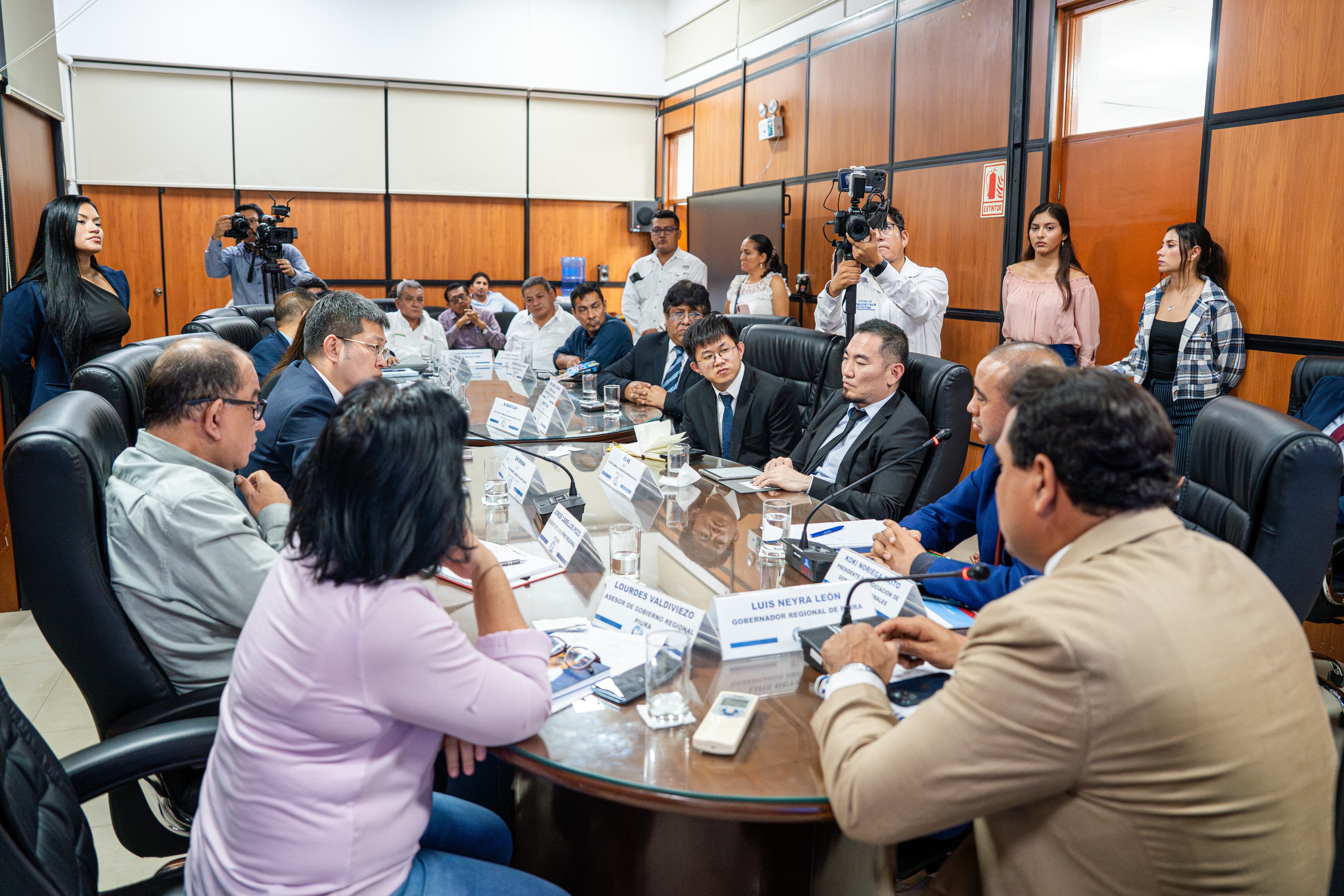 Gobernador lidera mesa técnica macroregional con inversionistas chinos para impulsar Tren de la Costa y Bioceánico Bayóvar-Brasil