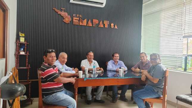 fotos del grupo que se reunió para coordinar mejoras obras urbanas