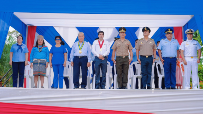 foto del izamiento del domingo