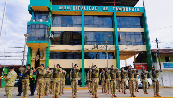 foto del izamiento del domingo