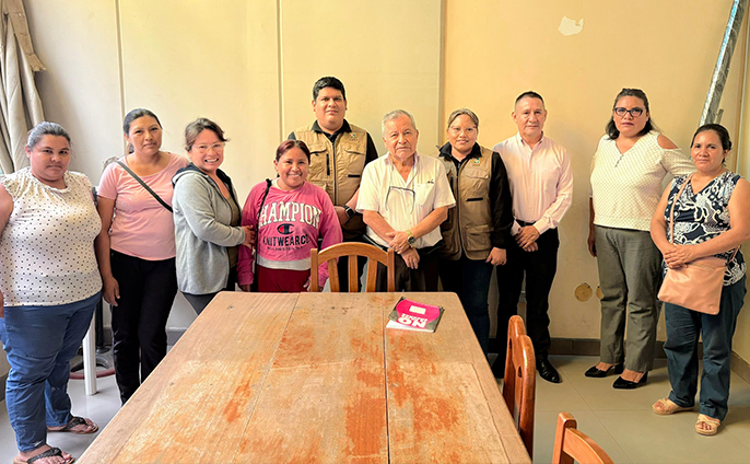 fotos de la charla informativa que promueve la segregación de residuos