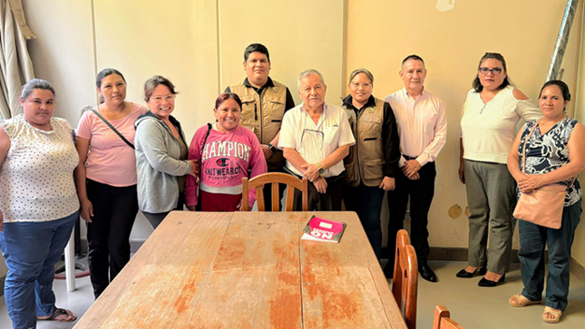 fotos de la charla informativa que promueve la segregación de residuos