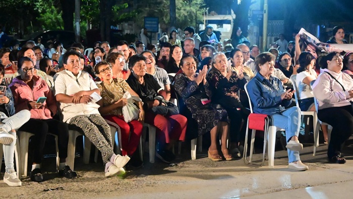 Vecinos de la urba Piura