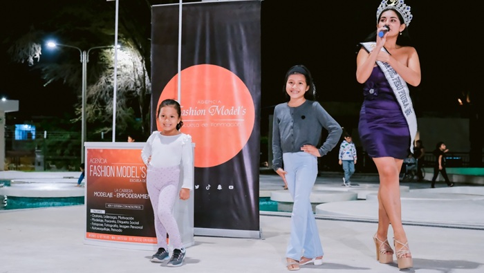Niñas en pasarela